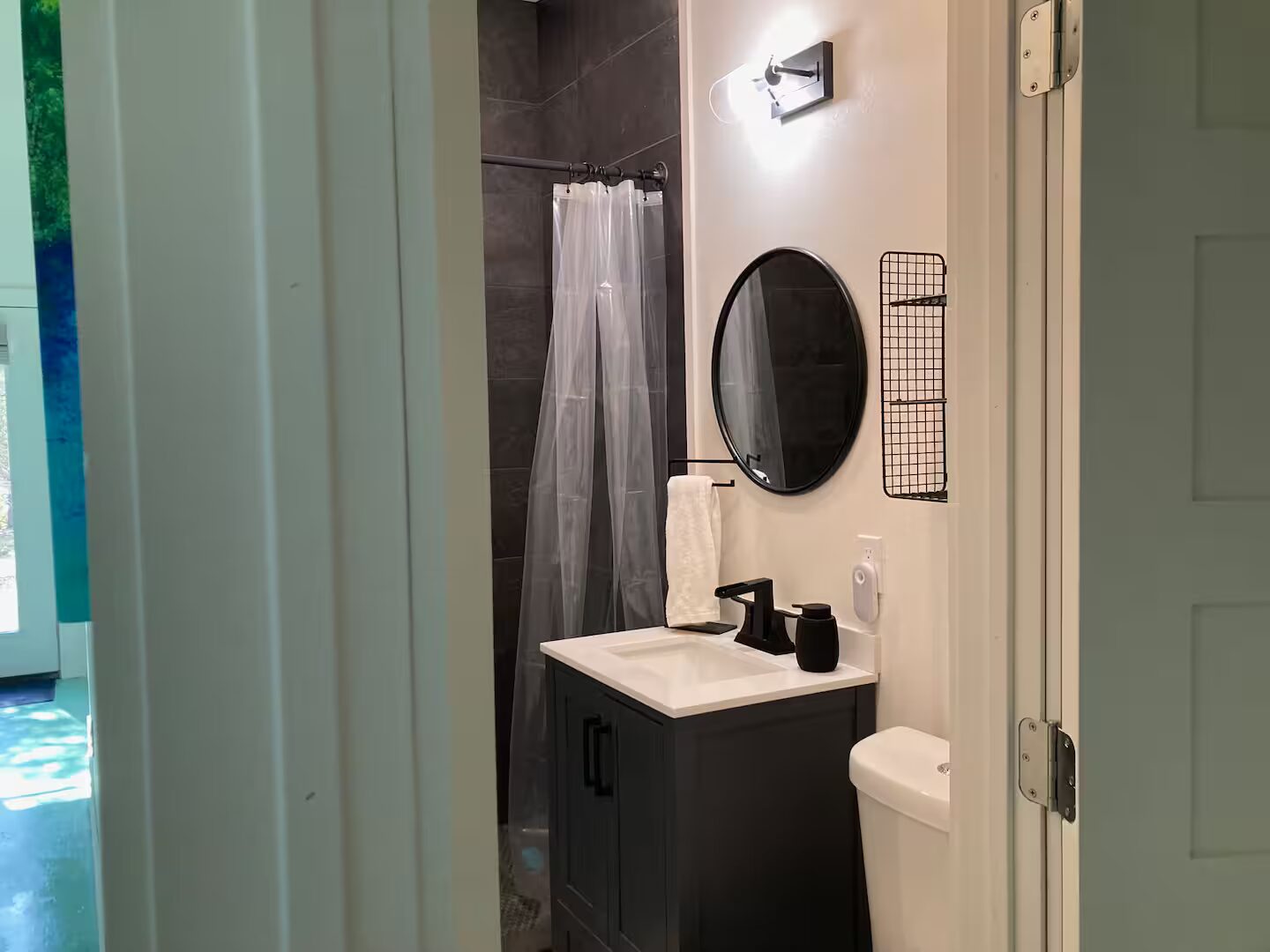 Bedroom two en-suite bathroom