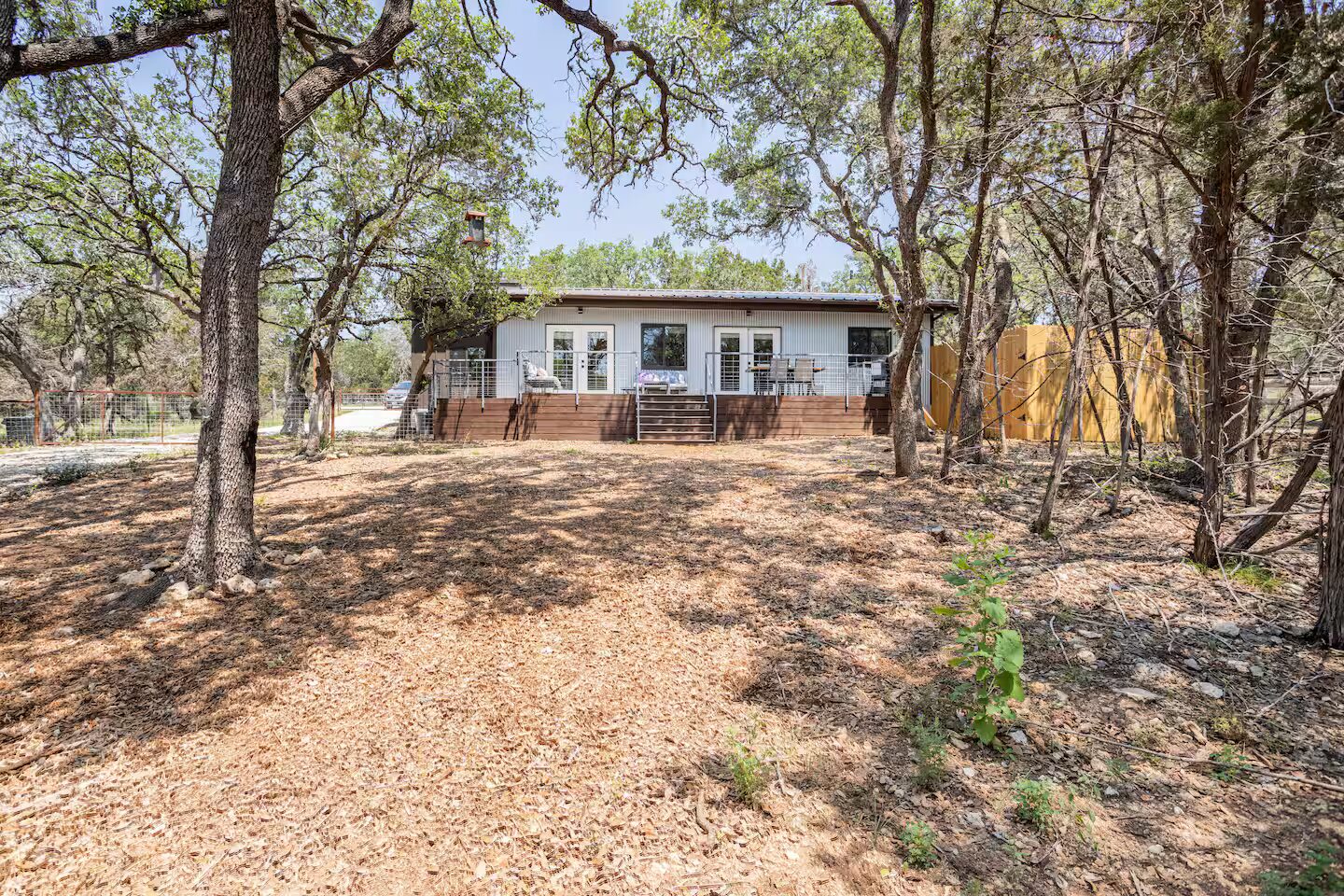 The house set among the oaks